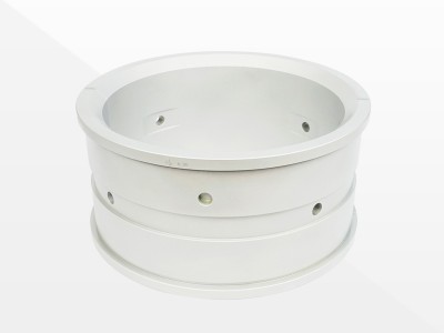 Cóimhiotal alúmanaim-magnesium ag a bhfuil tor